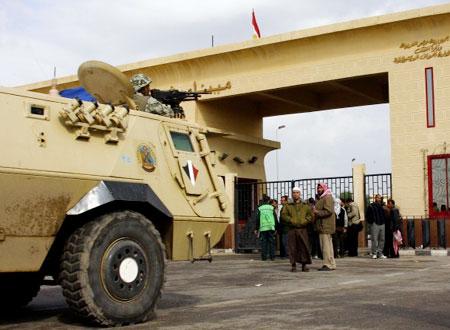 بسبب احتجاجات الشرطة ..إغلاق المعبر يمنع وفد حماس من العبور