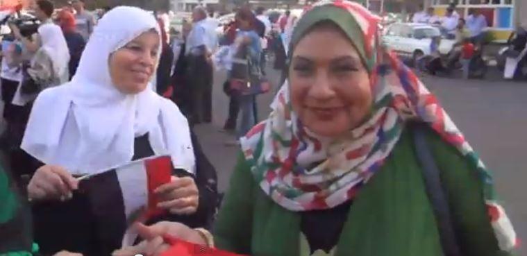 فيديو..عضوة بحملة السيسي: “الحريم كلها بتحبه”