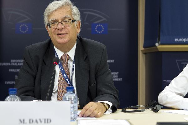 “الأوروبي” يتراجع من جديد ويقرر المراقبة لا التقييم