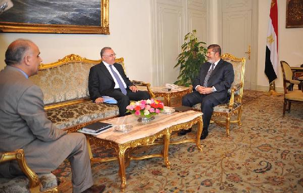 مرسى يبحث مع محافظ البنك المركزي تطورات قرض النقد الدولي