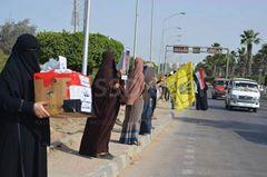 سلسلة بشرية رافضة للانقلاب ببرج العرب