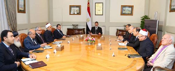 مرسى يبحث مع قنديل والطيب والمفتى قضية الجنود المُختطَفين