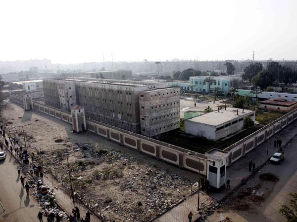 مأمور سجن بورسعيد يستدعي ممثل للإخوان لحل أزمة