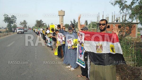 سلاسل بشرية لرافضي الانقلاب بمراكز الشرقية