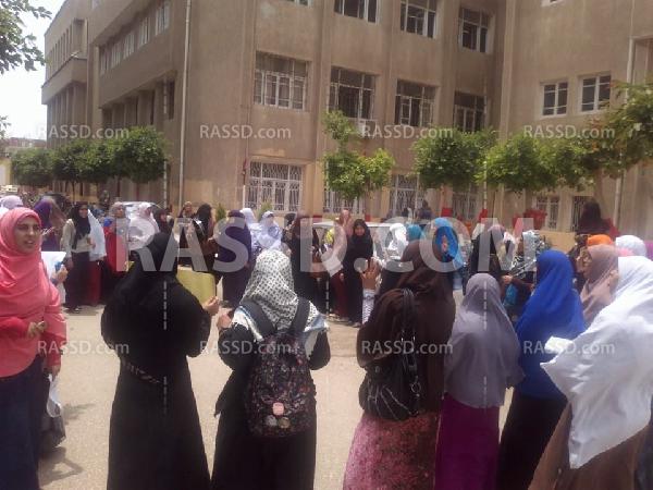 وقفة لطالبات جامعة الأزهر بتفهنا الأشراف تنديدا باعتقال زملائهن
