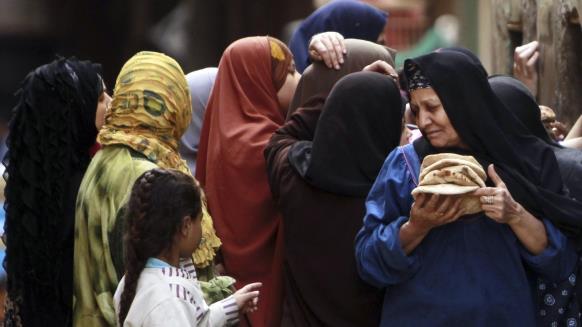 فوائد الدين تقفز لـ236%..والحكومة تتخذ وسائل قاسية لسداد 15مليار دولار