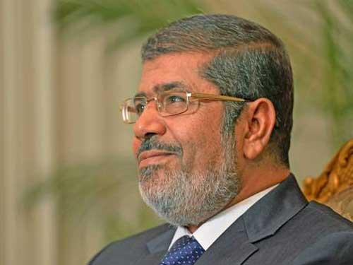 مرسي يستقبل وزيري الدفاع والداخلية ورئيس المخابرات