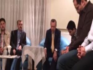 فيديو.. أردوغان يقرأ القرآن في عزاء شهيد مرمرة العاشر