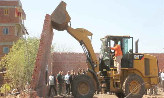 اشتباكات بين “الأمن” وأهالي “الدواجن ” بحلوان بسبب إزالة التعديات