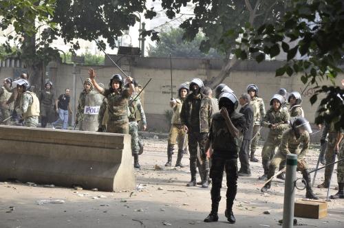 اشتباكات بين الأمن ومسيرة التيار المدني أمام الوزراء