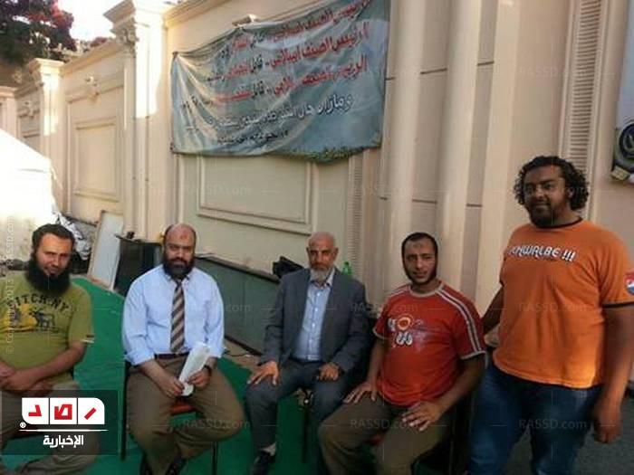 عضو بالشورى يزور الضباط الملتحين فى اعتصامهم أمام الداخلية