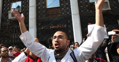 إلغاء أحكام براءة الأطباء الممتنعين عن استلام “التكليف”