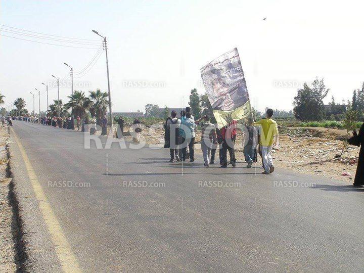 سلسلة بشرية رفضاً للانتخابات بالسنبلاوين