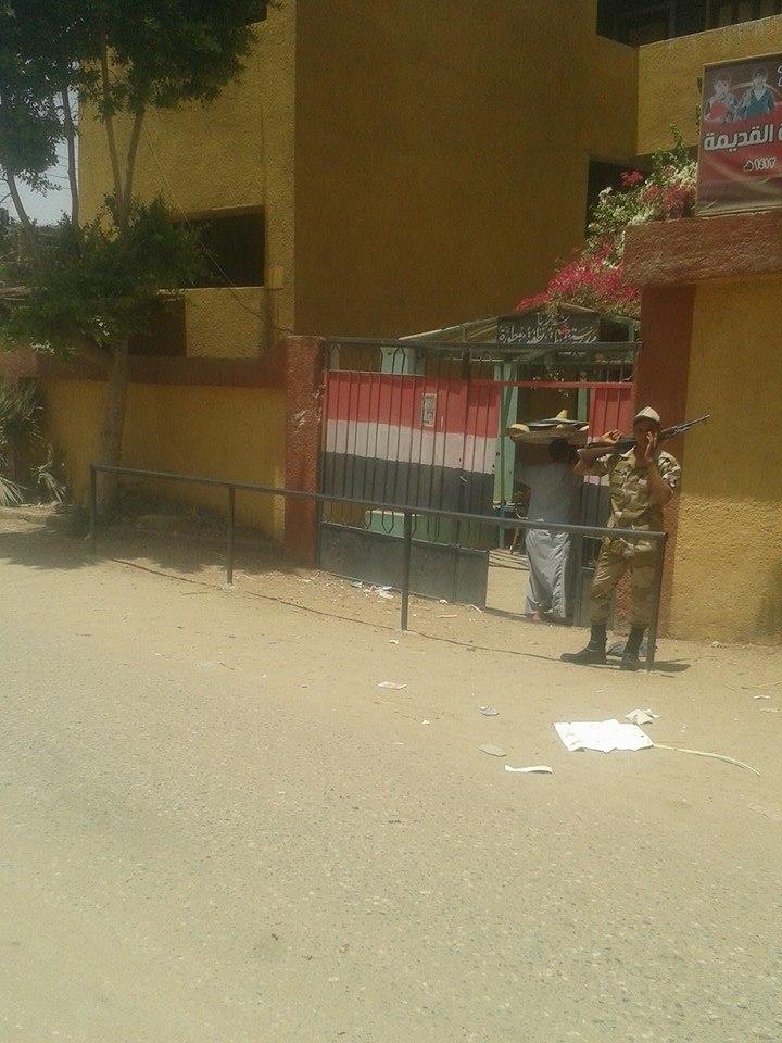 اعتقال أحد رافضي الانقلاب بتهمة تصوير لجان التصويت في أسوان