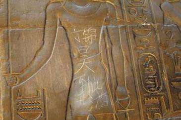 كاتب أمريكي يقترح تشكيل “حراسات خاصة” على آثار الأقصر