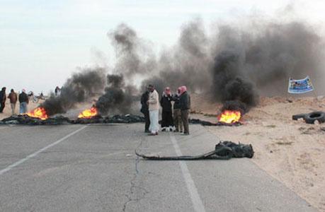 قطع طريق”العريش – القنطرة” الدولي بسبب أزمة الوقود