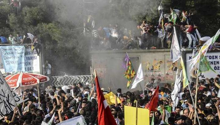 بالفيديو..انفجار خلال تجمع انتخابي في “ديار بكر” بتركيا