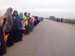 سلاسل بشرية بغرب الإسكندرية تنديدا بتنصيب قائد الانقلاب رئيسا