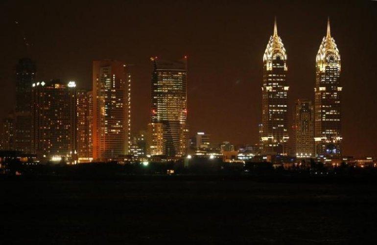 بلومبيرج: قطر قادرة على إظلام ناطحات دبي إذا أرادت التعامل بالمثل