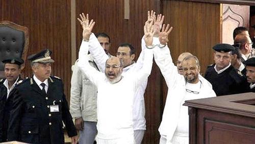 تأجيل محاكمة البلتاجي وحجازي في “تعذيب ضابط رابعة”