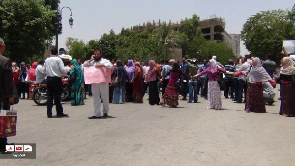 الأمن المركزي يفض اعتصام المعلمين المؤقتين في أسيوط  بالقوة