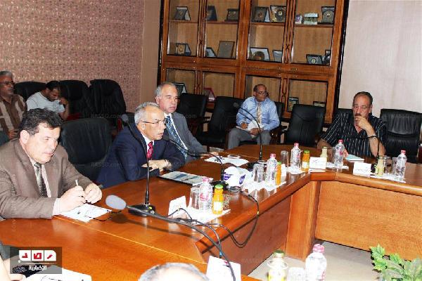 محافظ سيناء يلتقي باستشاري مشروع ميناء الصيد الجديد بالعريش