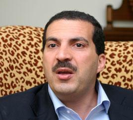 عمرو خالد يتعافى من وعكته ويطمئن متابعية