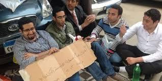 رغم وعود التعيين.. حملة الماجستير يفترشون الأرض انتظارا لتوقيع إسماعيل