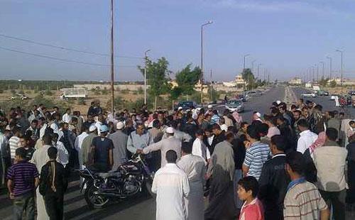 انتظام حركة المرور بطريق “بلبيس-العاشر” بعد قطعه من الأهالي