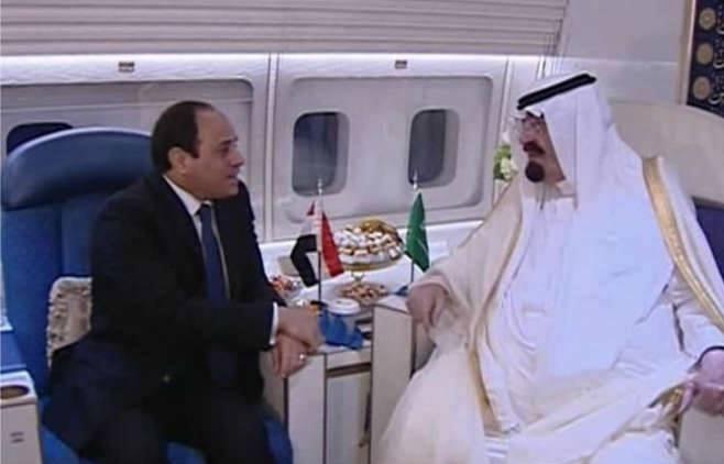 السيسي يسجل إهانة برتوكولية لمصر ويصعد لعبدالله بالطائرة