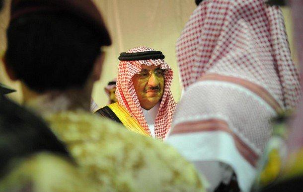 بالفيديو.. بعد الإطاحة به.. ولي العهد المقال يبايع «محمد بن سلمان»