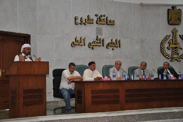 محافظ مطروح يبحث مشاكل المحافظة مع القيادات الشعبية