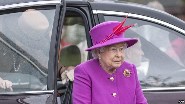 بريطاني يُبلغ الشرطة عن الملكة إليزابيث.. تعرّف على السبب