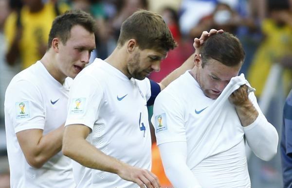 كوستاريكا تتصدر مجموعتها.. والطليان والإنجليز يرحلون مبكرا