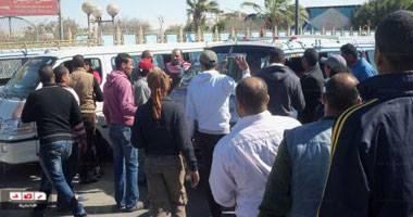 لليوم الثاني..إضراب سائقي سيارات الأجرة بالفيوم لنقص السولار