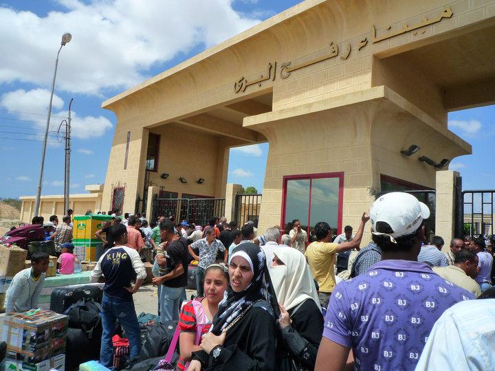 عبور 3135 فلسطينيًا من معبر رفح البرى أغلبهم من المعتمرين