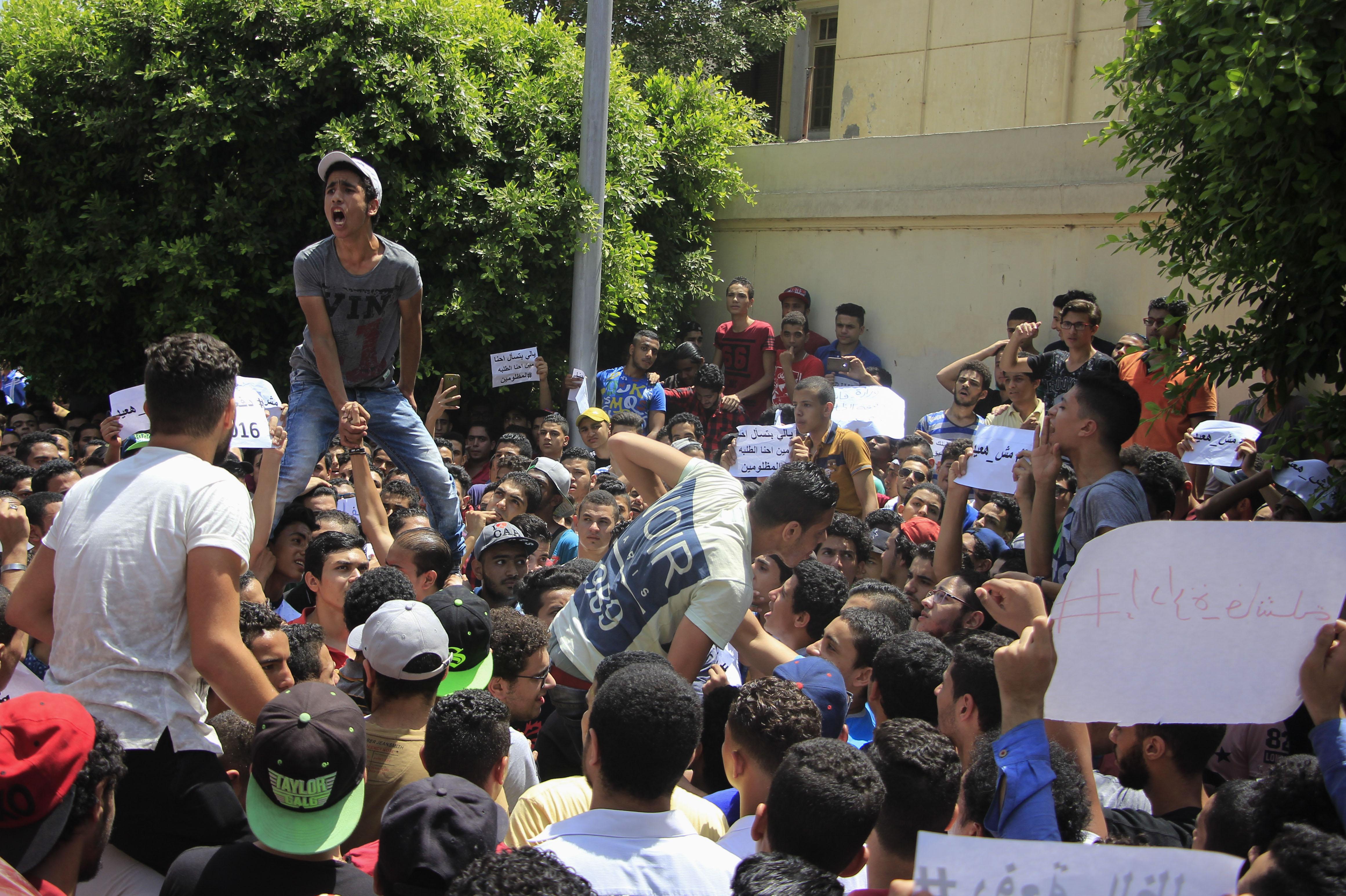 “الأمن” يفرق مظاهرة لطلاب الثانوية أمام محطة مترو سعد زغلول