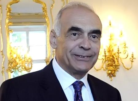 لانية لتسليم لسفارة السورية للمعارضة