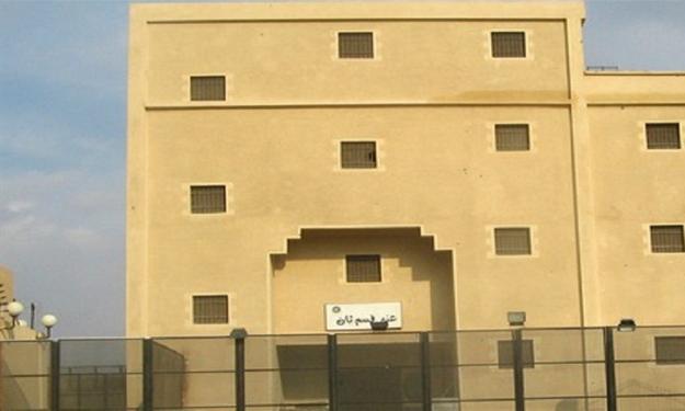 الداخلية: تشديد الحراسة بالسجون وتأجيل الزيارات لبعد الأزمة