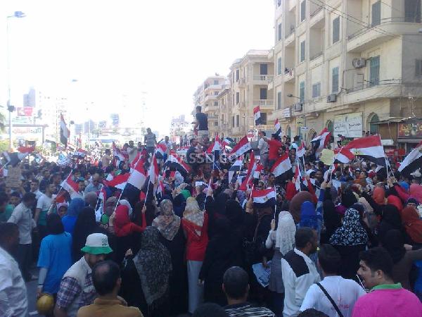 هدوء نسبي في المنصورة والعشرات يتظاهرون ضد الرئيس