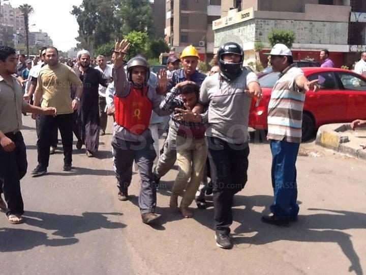 اللجان الشعبية  تقبض على اثنين من البلطجية برابعة العدوية