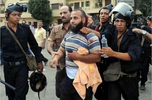 حملة مداهمات لمنازل أنصار الشرعية بالبحيرة