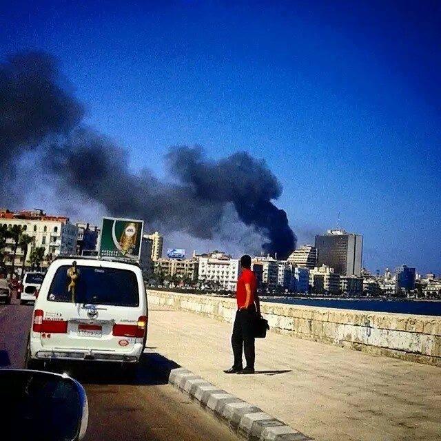 ثوار القاهرة والمحافظات يعبرون عن غضبهم بقطع الطرق