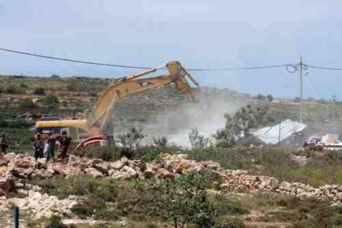 الاحتلال الصهيوني يجرف أراضي بالخليل لاعتزامه بناء مستوطنة