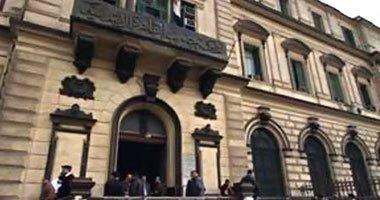 وسط غياب الأمن..فتاة تطعن قاتل شقيقها داخل المحكمة