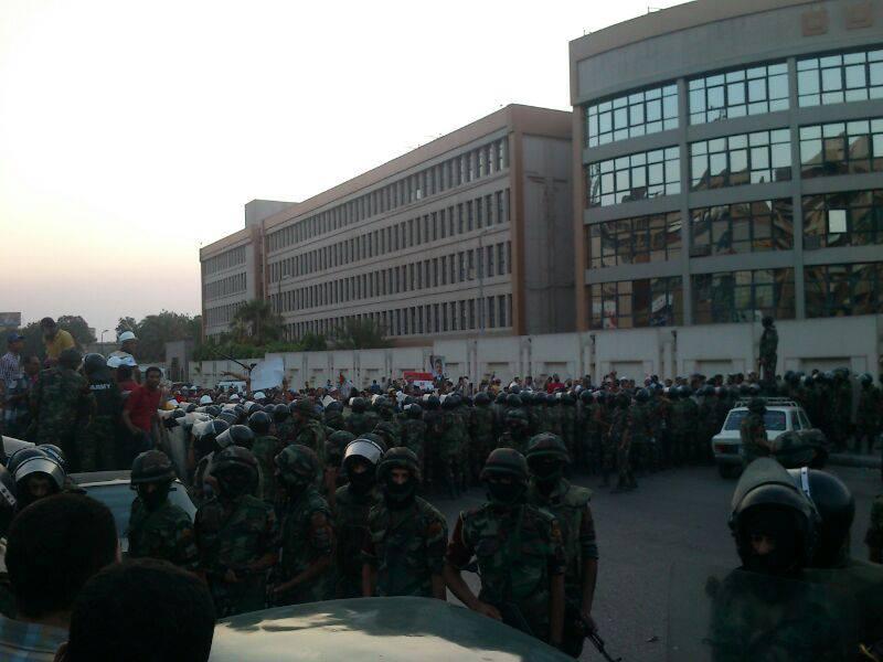 قصور في تأمين الجيش لمداخل ميدان رابعة