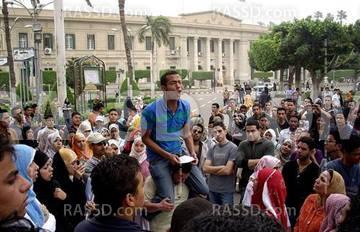 مؤيدو الرئيس يقطون طريق جامعة القاهرة