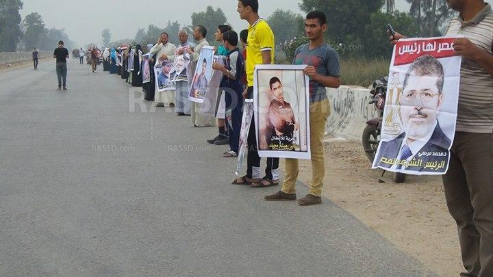 سلسلة بشرية صباحية مناهضة للانقلاب بكفر صقر