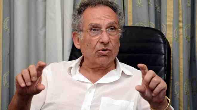 اعتصام “حمزة” بمقر الزراعة لليوم الثاني لتوصيل الكهرباء لأرضه