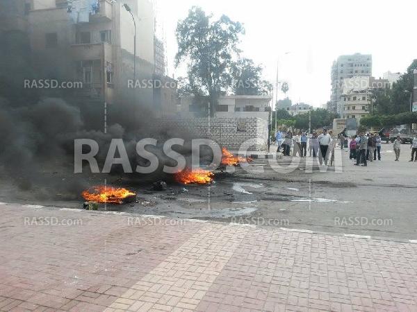 صيادون يقطعون”الكورنيش” بالبحيرة إحتجاجا علي رفع الأسعار